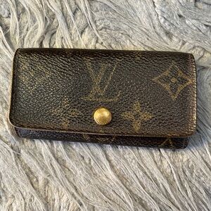 Louis Vuitton Brown Monogram Key Holder - 100% Authentic with serial